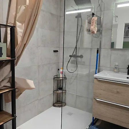 דירה Spacious With 4 Bedrooms In
