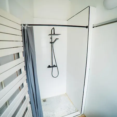 公寓 Spacious With 4 Bedrooms In