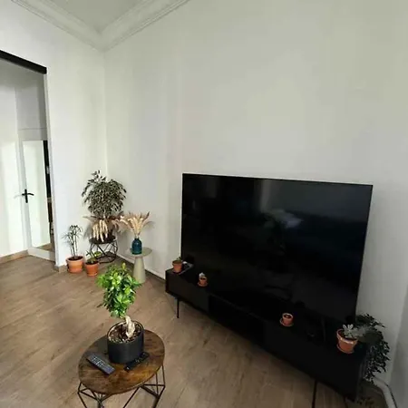 Spacious With 4 Bedrooms In * Nîmes