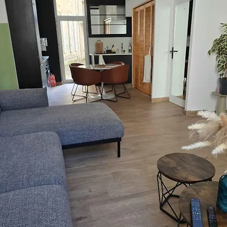 Spacious With 4 Bedrooms In Appartement *