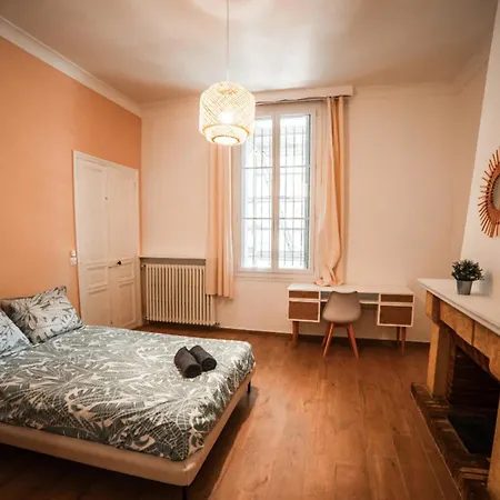 Spacious With 4 Bedrooms In * Nîmes
